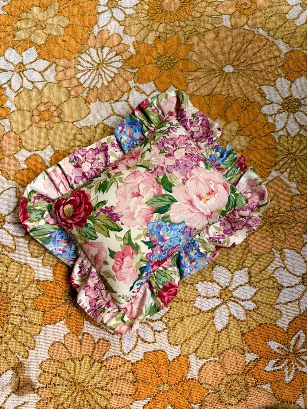 🎀🌸✨ Vintage 90s Grandmacore Ruffled Floral Pillow ✨🌸🎀